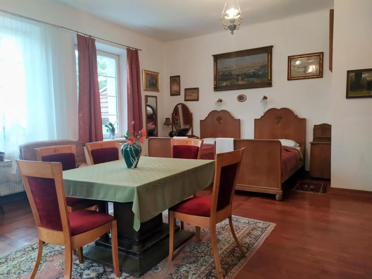 Dwor W Odonowie Esterno foto